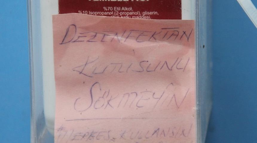 Dezenfekten kutusuna plastik kelepçe