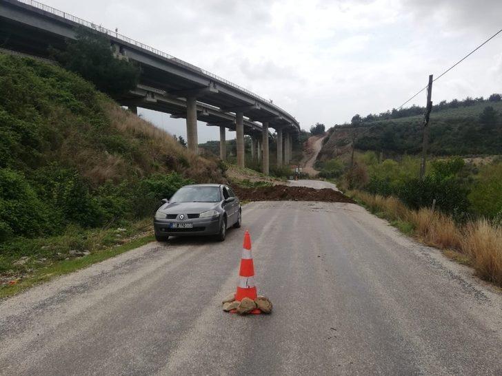 Belde girişini toprakla kapattılar G2