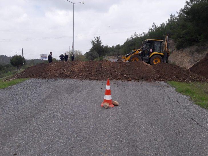 Belde girişini toprakla kapattılar G3