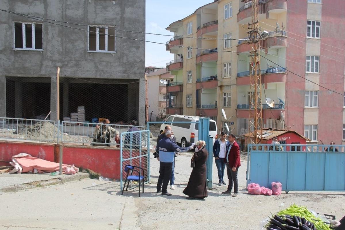 Kulp&rsquo;taki semt pazarlarında korona vir&uuml;s &ouml;nlemi