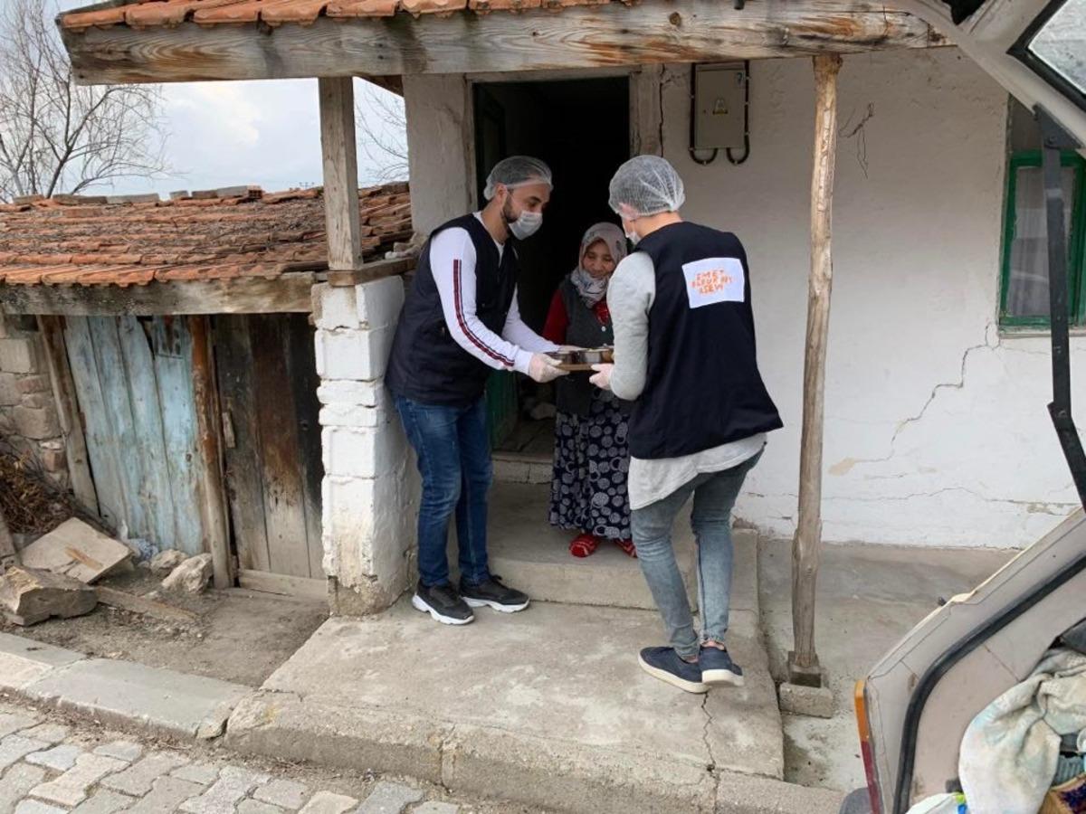 Emet&rsquo;te 50 haneye 3 &ccedil;eşit sıcak yemek