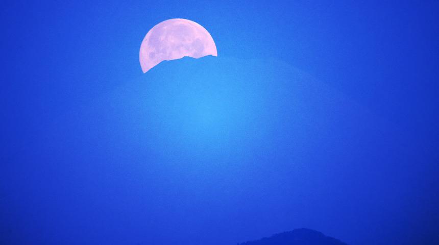  S&uuml;per Ay, koronavir&uuml;s salgının bitişi olarak yorumlandı