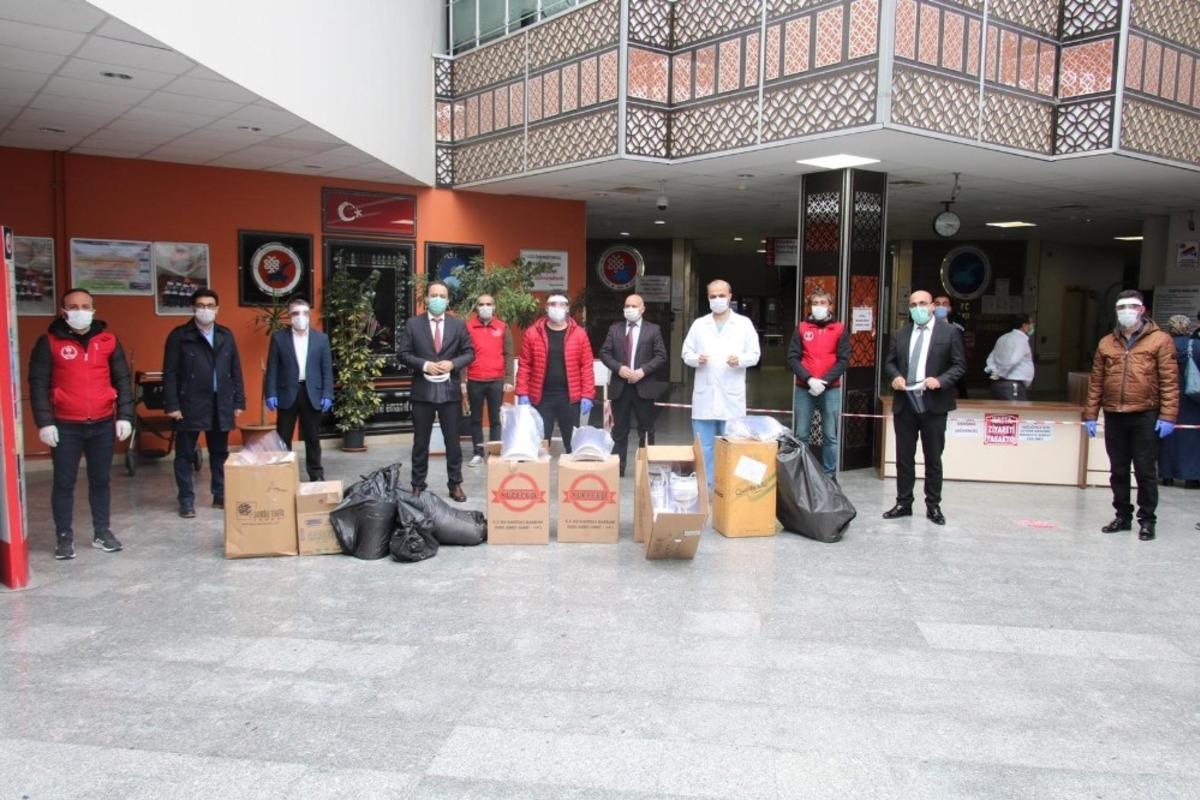 Gen&ccedil;ler, sağlık &ccedil;alışanları i&ccedil;in seferber oldu