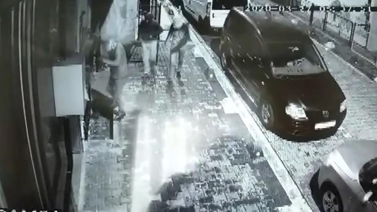 Hırsızlık i&ccedil;in girdi, ev sahibinin sesini duyunca b&ouml;yle ka&ccedil;tı