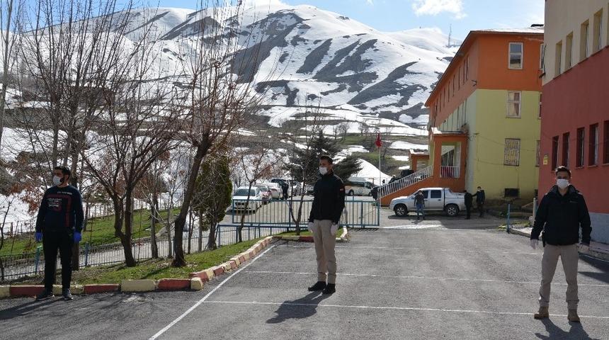 Hakkari polisinden sosyal mesafe hassasiyeti