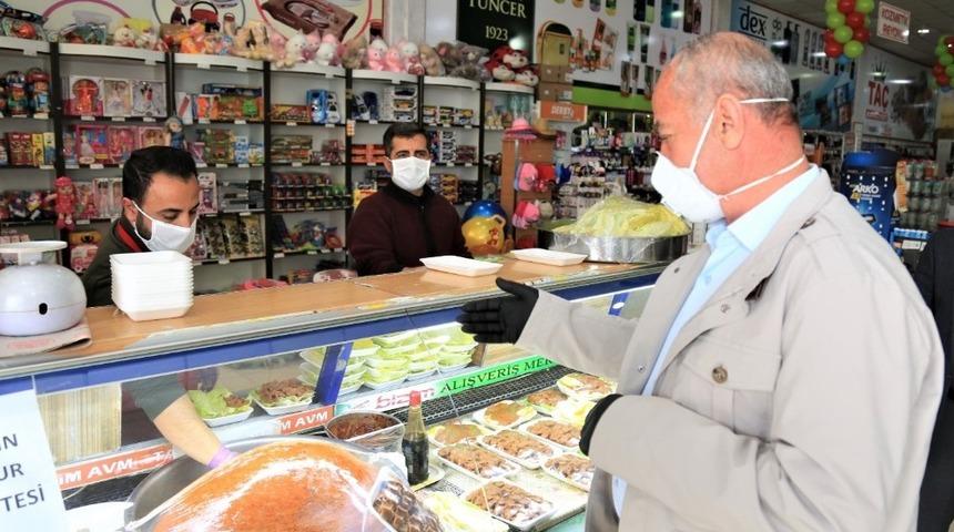 Tuşba Belediyesinden maske ve eldiven dağıtımı