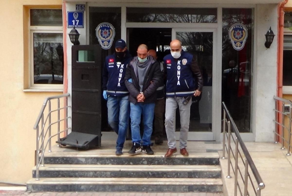 3 arkadaşını &ouml;ld&uuml;r&uuml;p polise teslim oldu, 'hal&uuml;sinasyon g&ouml;rd&uuml;m' dedi