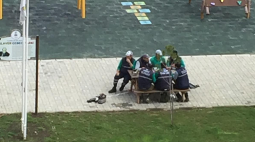 Aydın'da şaşkına çeviren görüntü! Sosyal mesafeyi hiçe saydılar