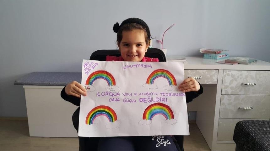 Evden, evde kalmayı resmettiler