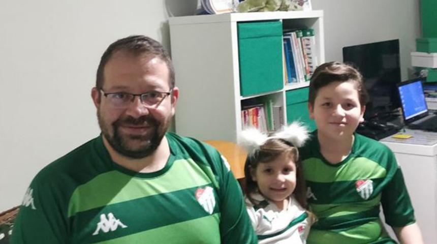 Futbolu özleyen Bursaspor taraftarı evleri tribüne çeviriyor