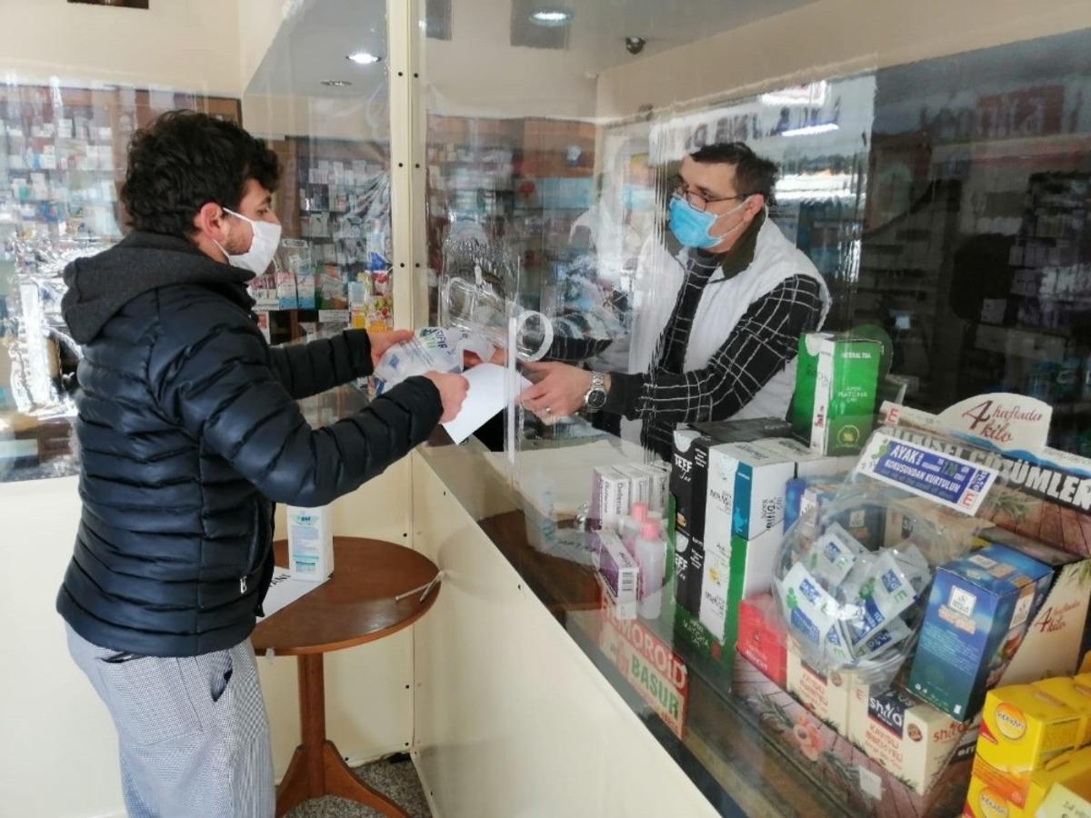 Biga&rsquo;da eczanede korona vir&uuml;s &ouml;nlemi