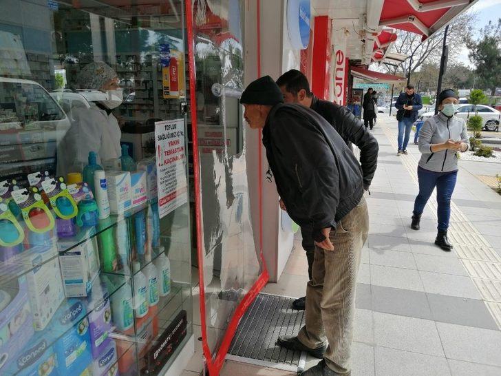 Biga’da eczanede korona virüs önlemi G4