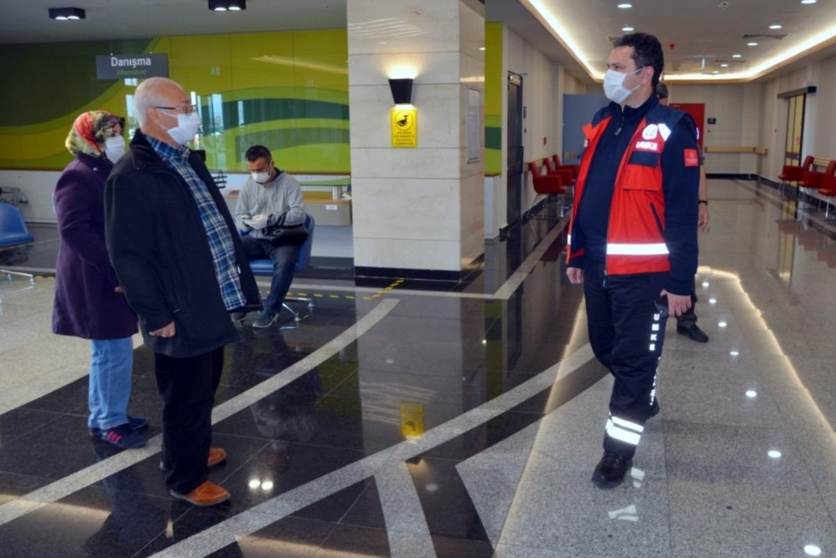 Eskişehir İl Sağlık M&uuml;d&uuml;r&uuml; Prof. Dr. Uğur Bilge hastaneleri ziyaret etti