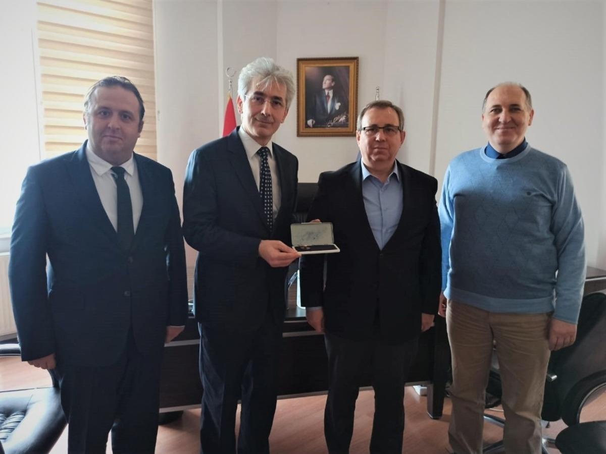 Trakya &Uuml;niversitesi Edebiyat Fak&uuml;ltesinin yeni Dekanı Prof. Dr. Y&uuml;ksel Topaloğlu oldu