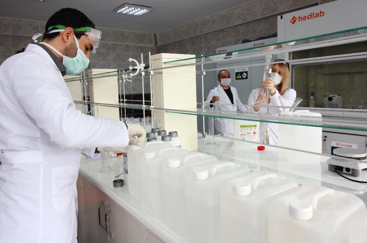 Aİ&Ccedil;&Uuml;&rsquo;de el dezenfektanı &uuml;retimi devam ediyor