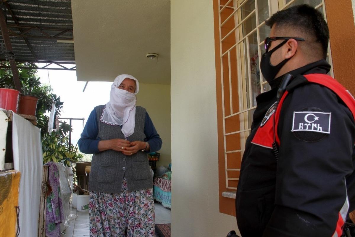 Yunus ekipleri kendi aralarında topladıklarıyla gıda yardımı yaptı