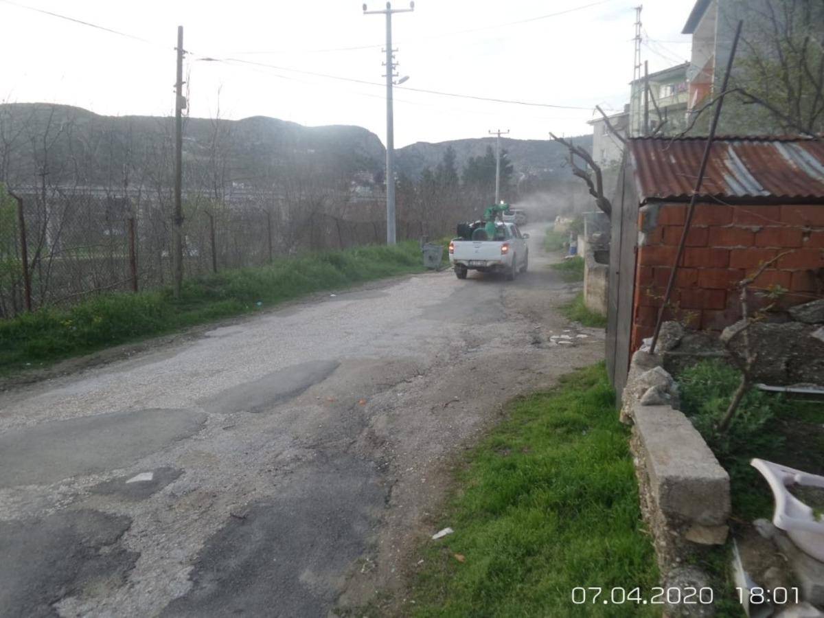 Bilecik Belediyesinden 14 g&uuml;nl&uuml;k karantinaya alınan Aşağık&ouml;y&rsquo;de ila&ccedil;lama &ccedil;alışması