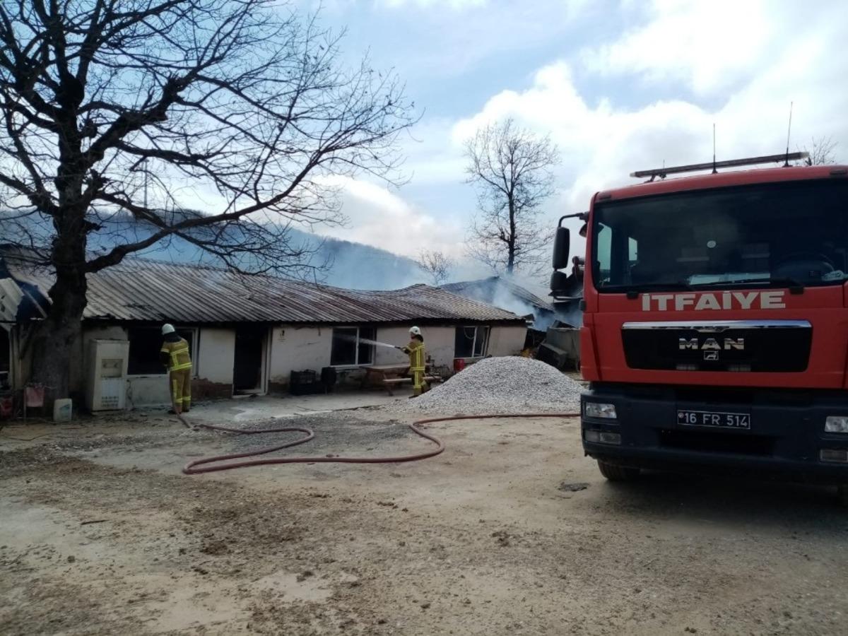 Mustafakemalpaşa&rsquo;da mermer ocağında yangın &ccedil;ıktı