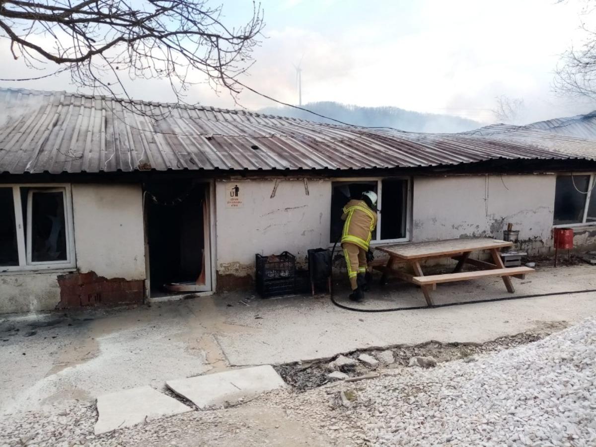 Bursa&rsquo;da yemekhanede &ccedil;ıkan yangın korkuttu