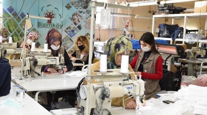 G&ouml;n&uuml;ll&uuml; engelliler g&uuml;nde 4 bin maske &uuml;retiyor