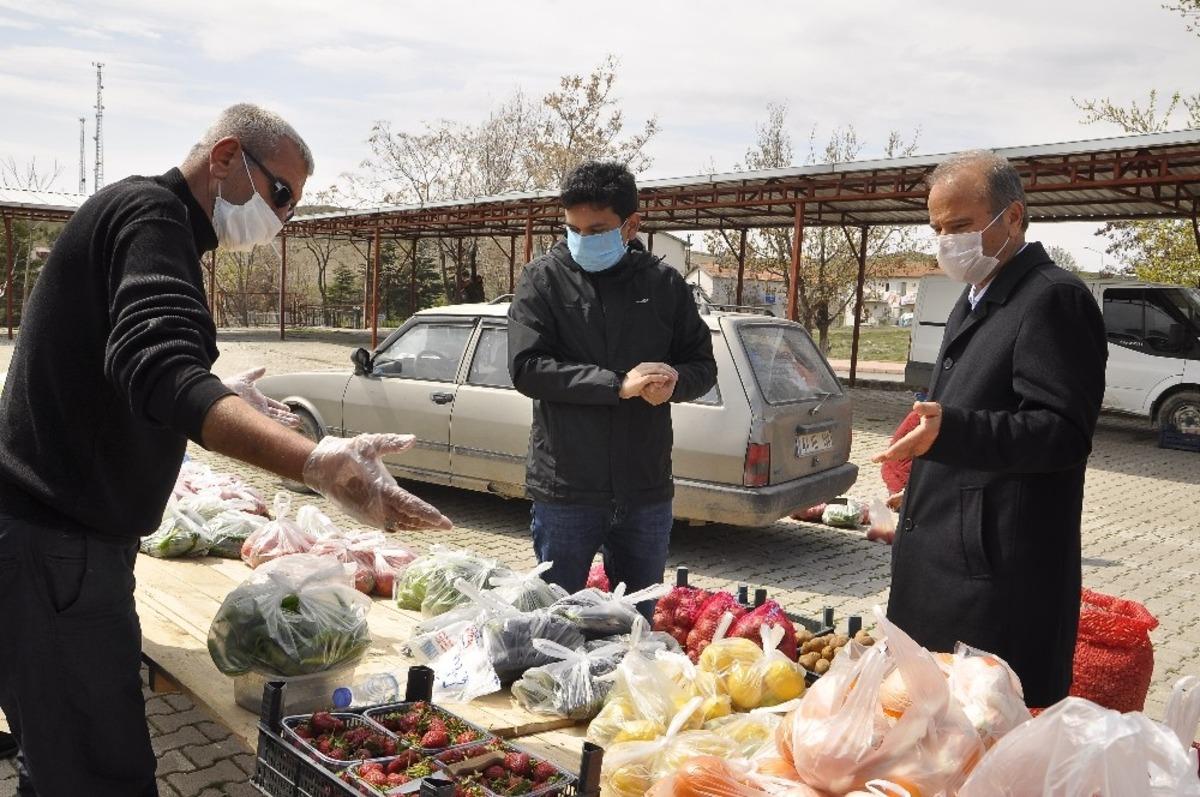 Arguvan&rsquo;da maske dağıtıldı