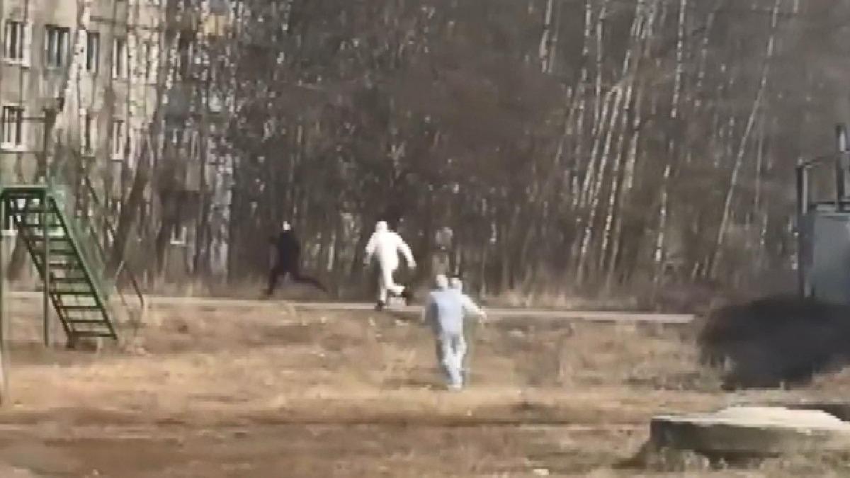 Koronavir&uuml;sl&uuml; hasta ka&ccedil;tı, sağlık &ccedil;alışanları kovaladı