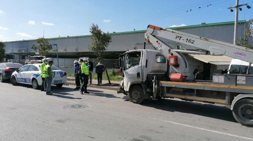 Kamyonetle otomobil &ccedil;arpıştı: 1 yaralı