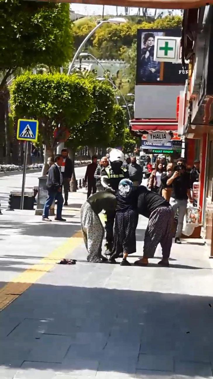 Kavga eden dilenci kadınları biber gazıyla ayırdılar G4
