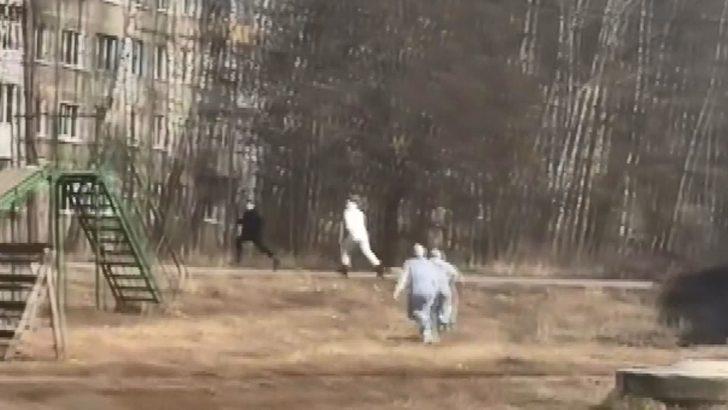 Koronavirüslü hasta kaçtı, sağlık çalışanları kovaladı G1