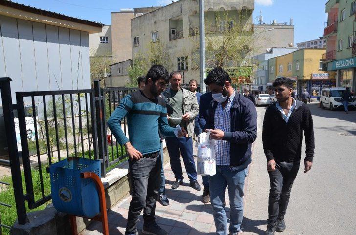 Kurtalan’da vatandaşlara ücretsiz maske dağıtıldı G4
