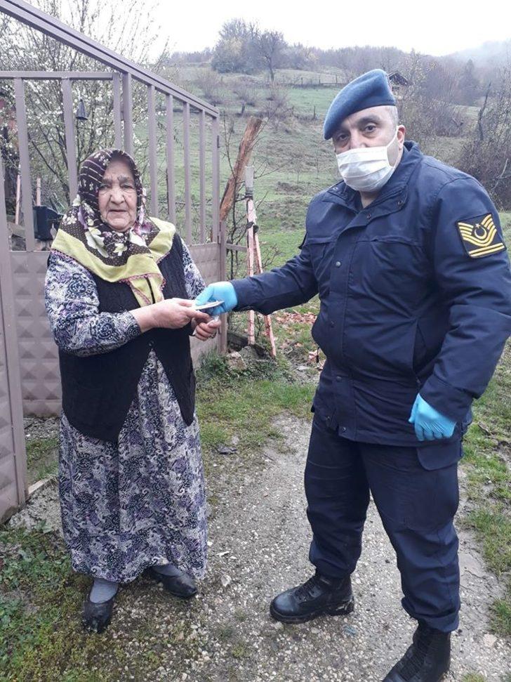 Eflani’de 476 kişiye maaşları evlerinde teslim edildi G2