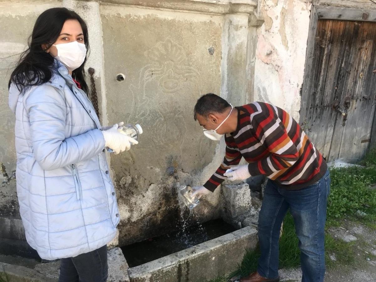 Şebeke sularından alınan numuneler laboratuvara g&ouml;nderildi