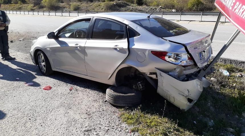Kontrolden çıkan otomobil bariyerlere çarptı: 1 yaralı