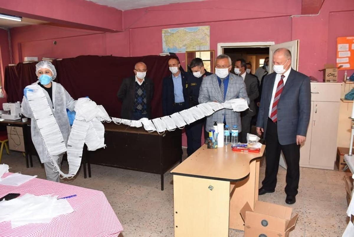Ormanlı Belediyesi maske &uuml;retimine başladı
