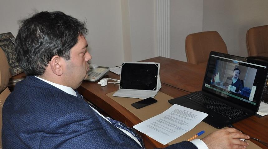 TOBB Y&ouml;netim Kurulu Başkanı Rifat Hisarcıklıoğlu, oda ve borsa başkanlarıyla video konferans aracılığı ile g&ouml;r&uuml;şt&uuml;