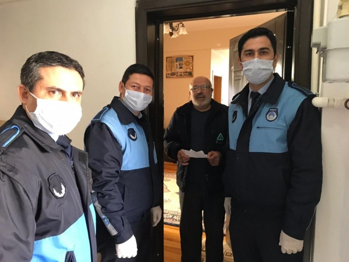 Yapmak istediği bağışı Zabıta ekipleriyle bankaya yolladı