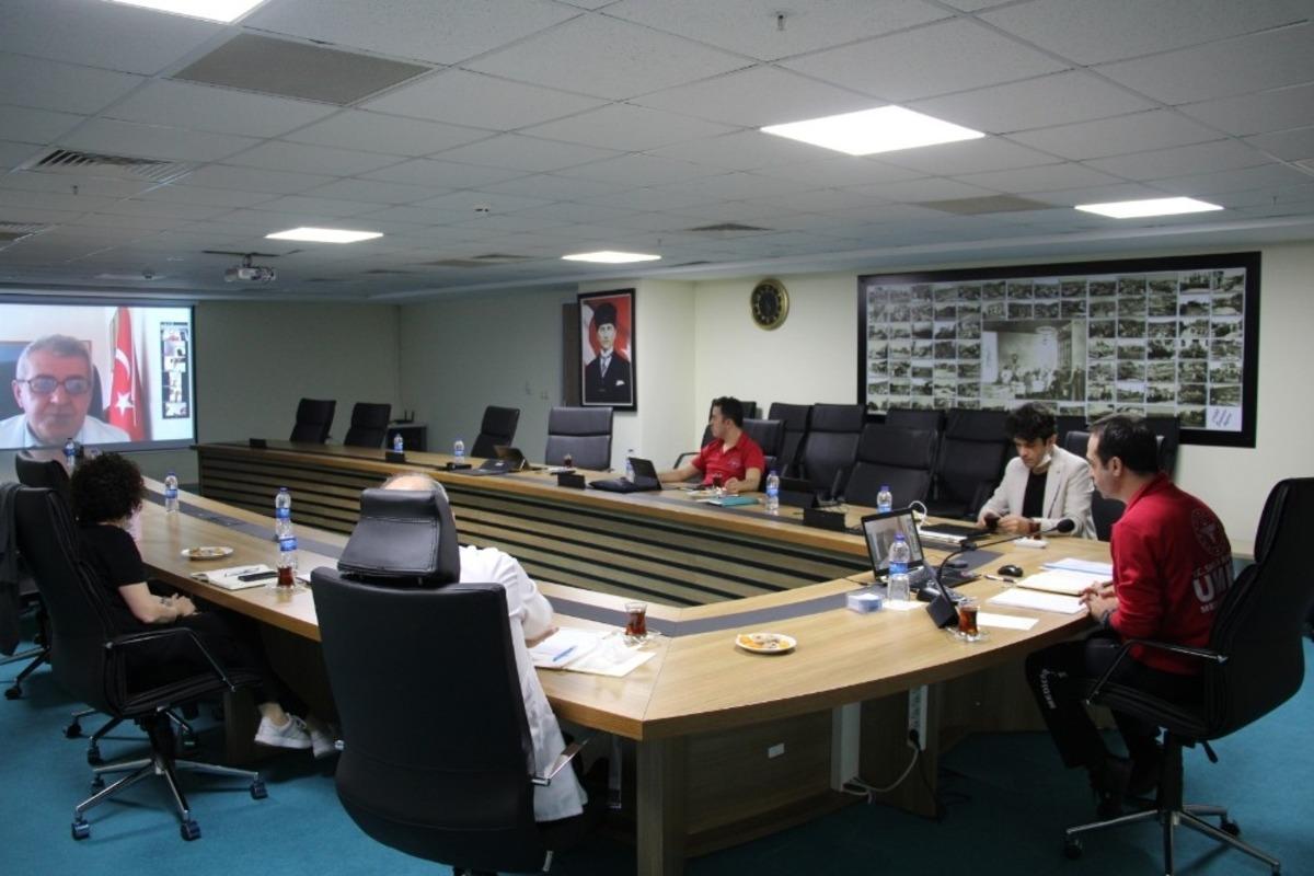 İl Sağlık M&uuml;d&uuml;r&uuml; idarecilerle telekonferansla g&ouml;r&uuml;şt&uuml;