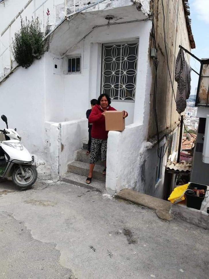 Kuşadası Romanlar Derneği hergün 1500 ekmek dağıtıyor G3