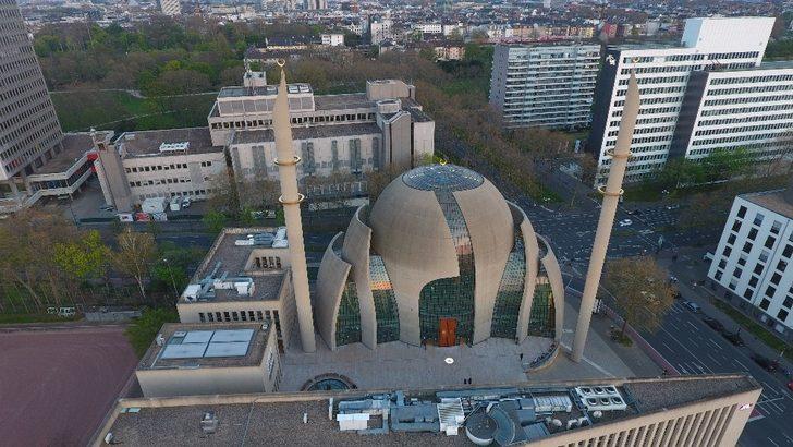 Köln’de açılışını Cumhurbaşkanı Erdoğan’ın yaptığı camide ezan ilk kez hoparlörlerden okundu G2