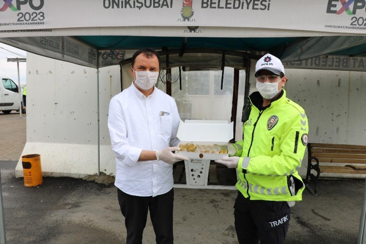 MADO&rsquo;dan polislere tatlı ikramı