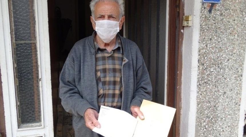 Emekli maaşını &rsquo;Helal olsun&rsquo; diyerek bağışladı