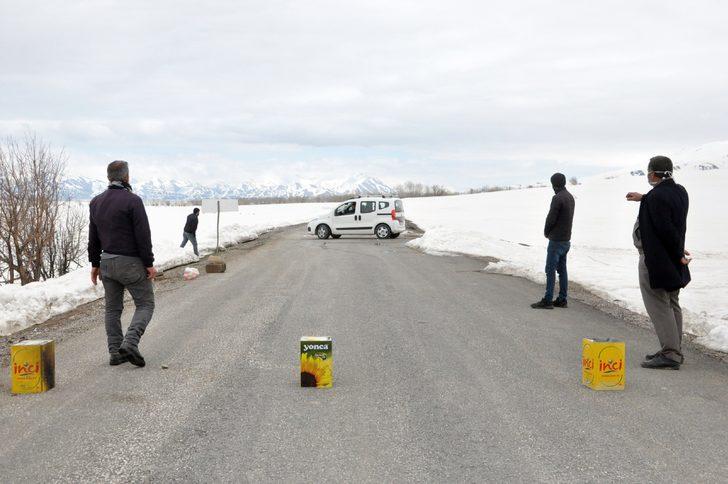 Tabela asarak köyü giriş çıkışlara kapattılar G3