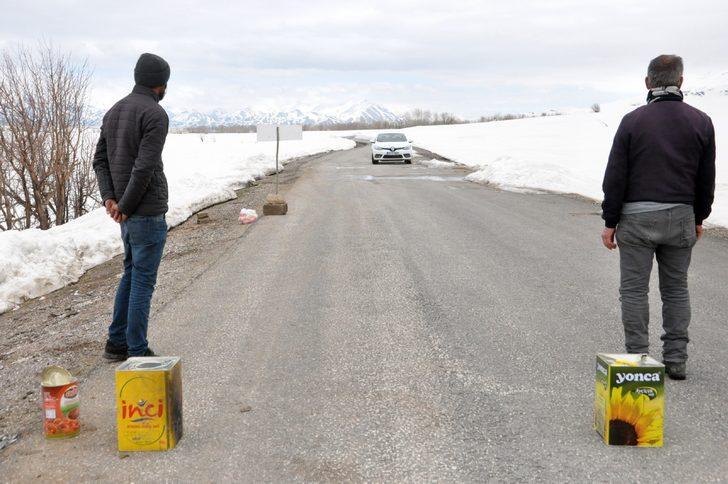 Tabela asarak köyü giriş çıkışlara kapattılar G4