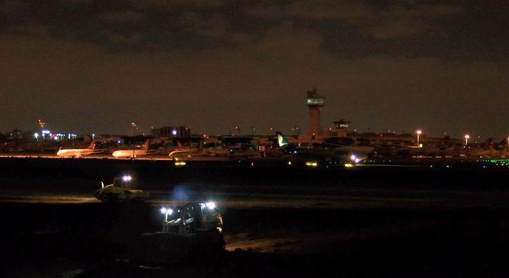 İstanbul'daki salgın hastanelerindeki çalışmalar gece de devam etti G3