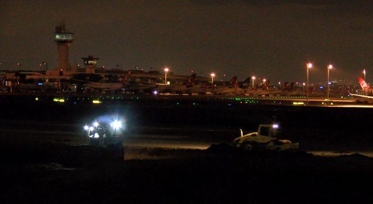 İstanbul'daki salgın hastanelerindeki çalışmalar gece de devam etti G4