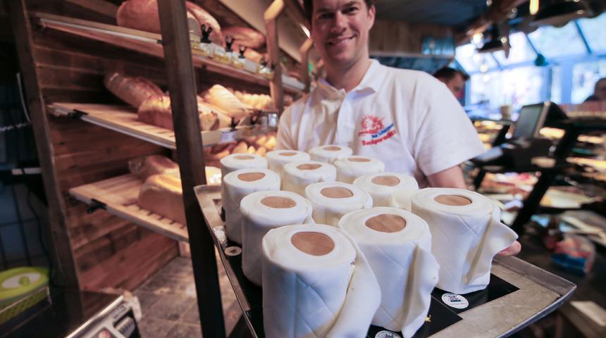 Koronavir&uuml;s temalı yiyeceklerle insanları g&uuml;l&uuml;msetmeyi hedefleyen şefler