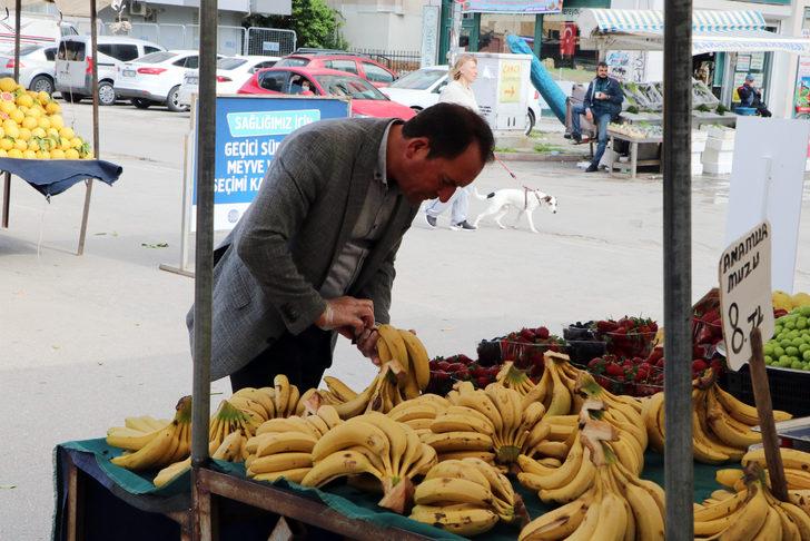 Pazarda görüntülendiğini anlayan maskesiz vatandaş kendini böyle savundu G1