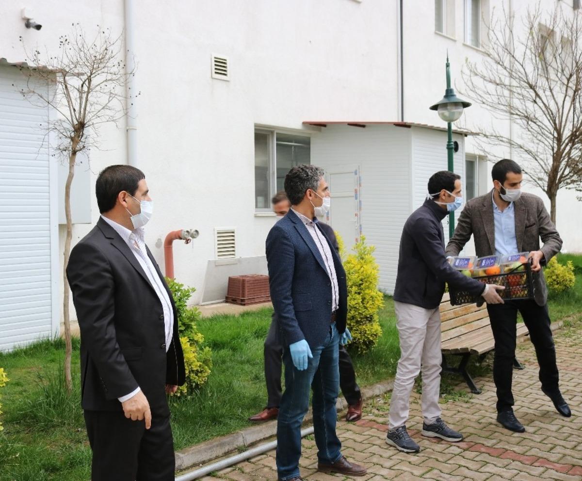 Sağlık-Sen Diyarbakır Şubesi sağlık &ccedil;alışanlarını unutmadı