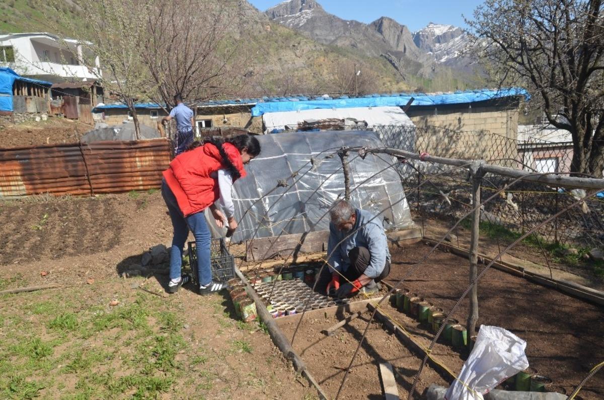 Şırnak&rsquo;ta organik sebze tohumları toprakla buluştu