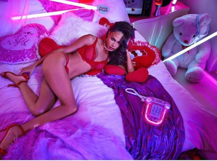 Joan Smalls'dan iddialı paylaşım: Sabah duşları... G3